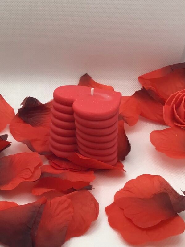 Bougie "pile de coeur" rouge parfum "rouge de fruits"