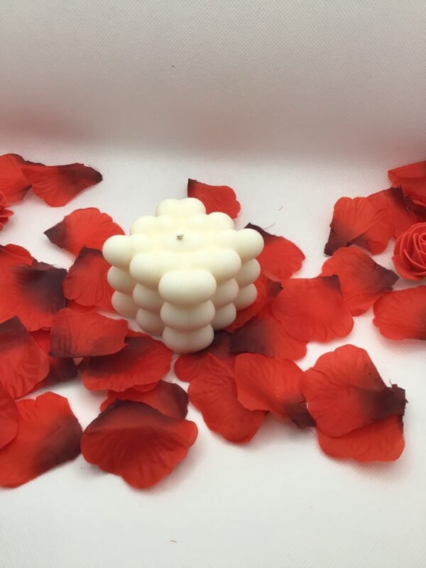 Bougie "coeur ardent" blanche parfum "caresse d'argent"