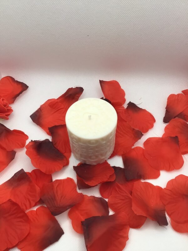 Bougie "love you" blanche parfum "rouge de fruits"