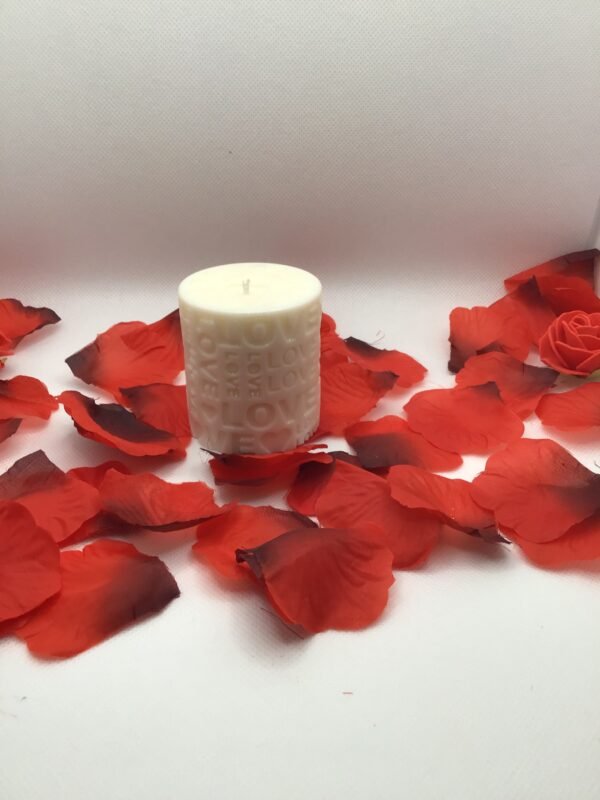 Bougie "love you" blanche parfum "rouge de fruits"